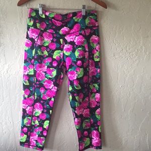 Betsey Johnson Rose Capri✨